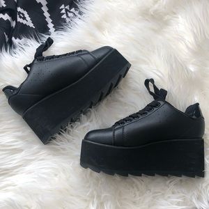 YRU Lala Platform Sneakers - Black